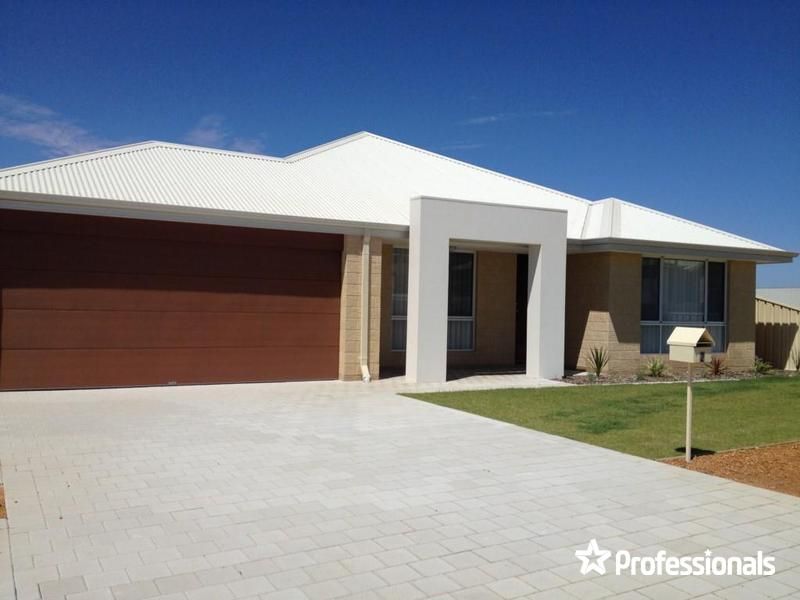 4 bedrooms House in 2 Wildwave Bend WANDINA WA, 6530