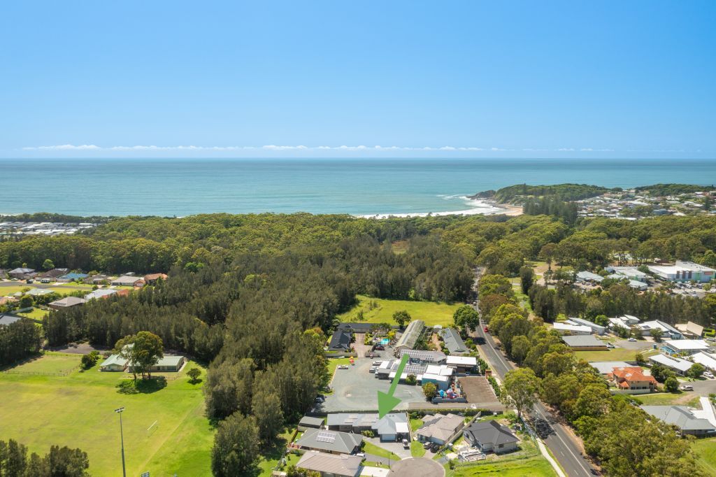 4 bedrooms House in 16 Laguna Court BLACK HEAD NSW, 2430