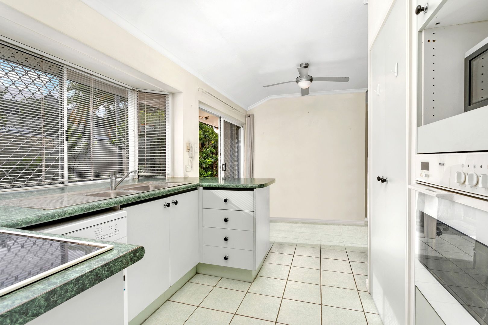 1/67-71 Digger Street, Cairns North QLD 4870, Image 2