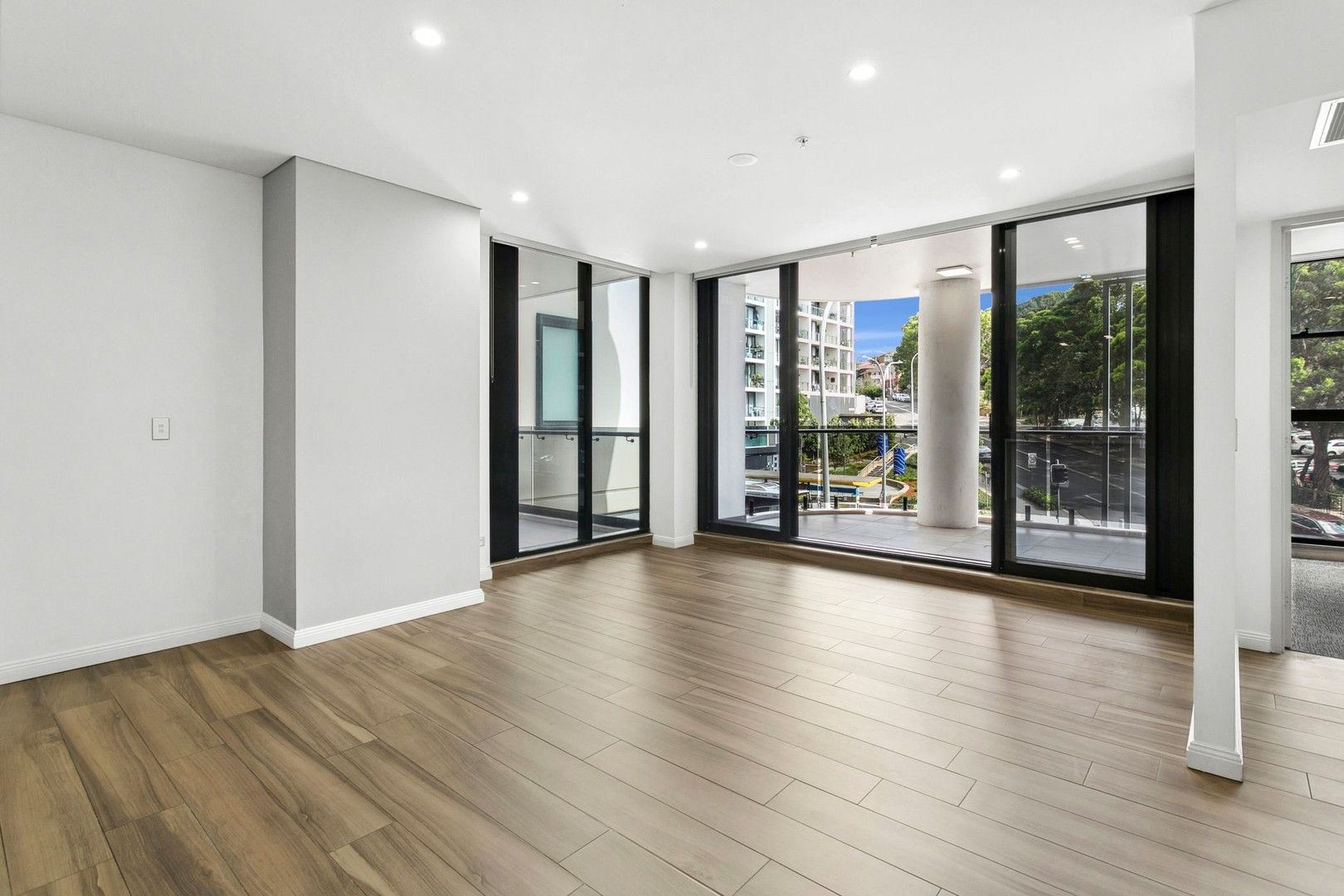 3 bedrooms Apartment / Unit / Flat in 207/890 Pittwater Road DEE WHY NSW, 2099