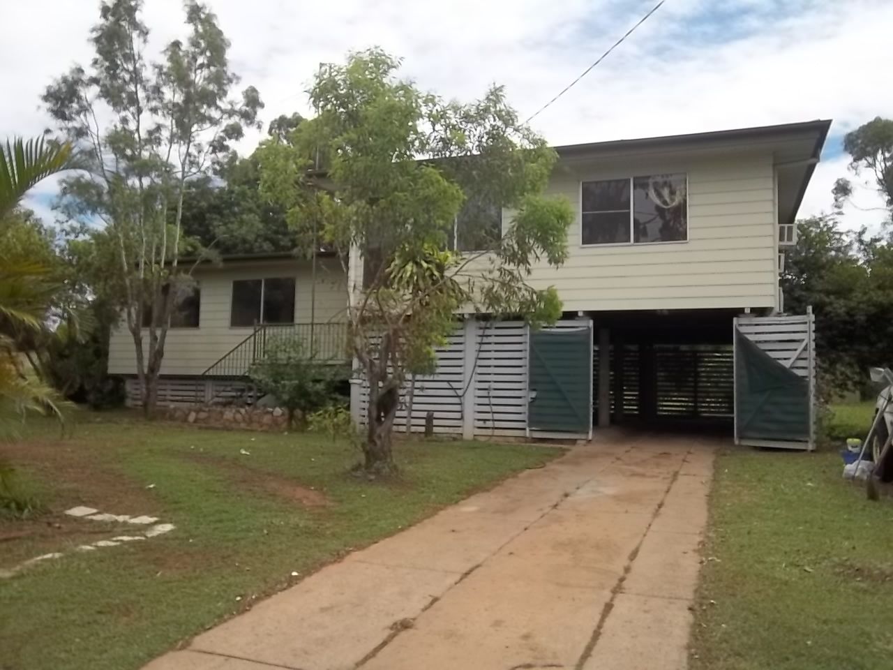 4 bedrooms House in 49 Leichhardt Drive MORANBAH QLD, 4744