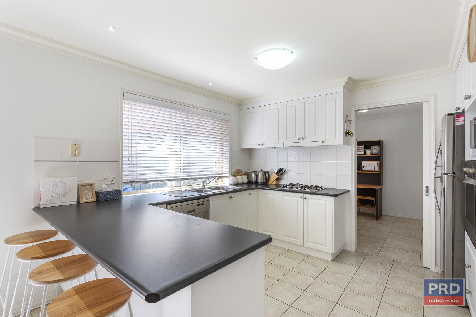 6 Amesbury Place, Strathfieldsaye VIC 3551, Image 2