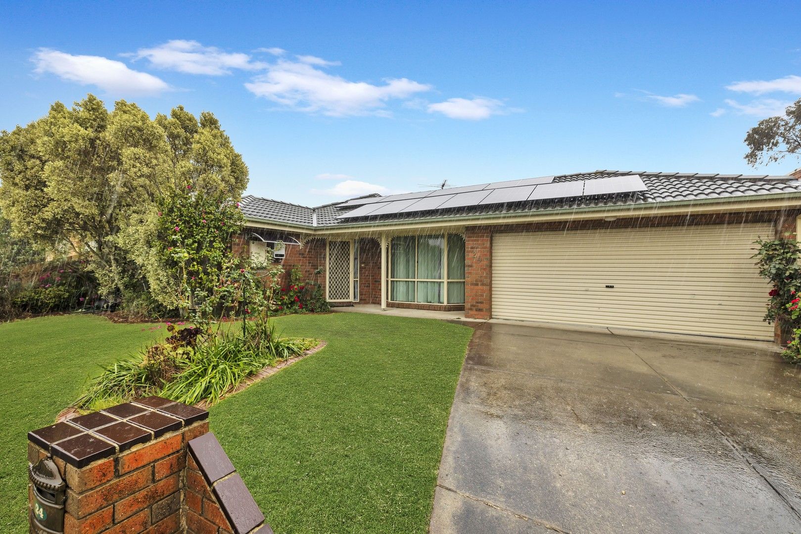 3 bedrooms House in 24 Thomas Place PAKENHAM VIC, 3810