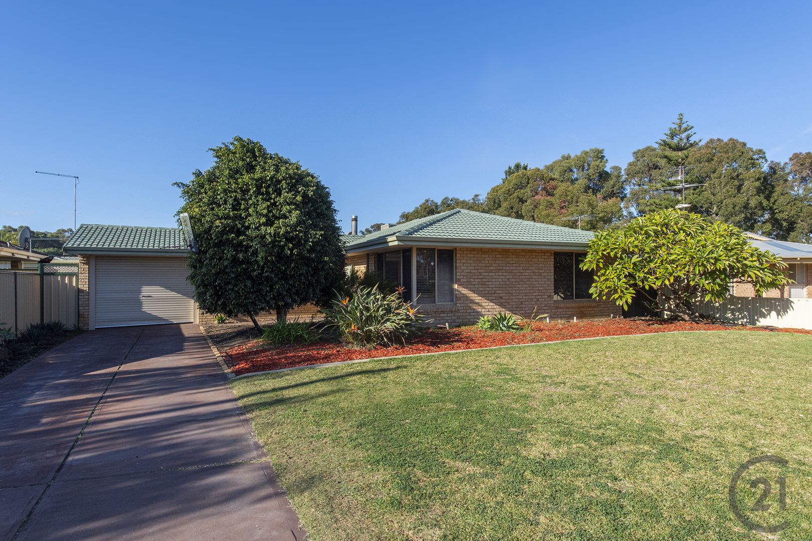 4 bedrooms House in 10 Torrens Place GREENFIELDS WA, 6210