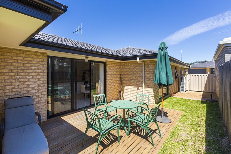 8 Dunk Street, Casey ACT 2913, Image 2