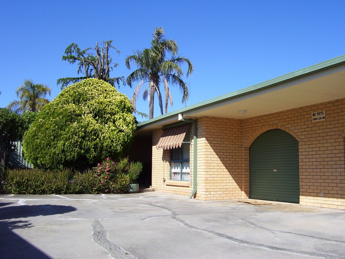 2 bedrooms Apartment / Unit / Flat in 2/390 Woodstock Court EAST ALBURY NSW, 2640