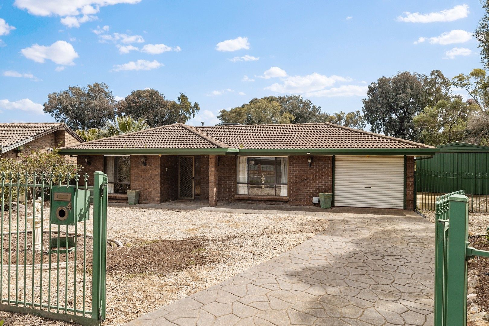3 bedrooms House in 4 Craig Court PARALOWIE SA, 5108