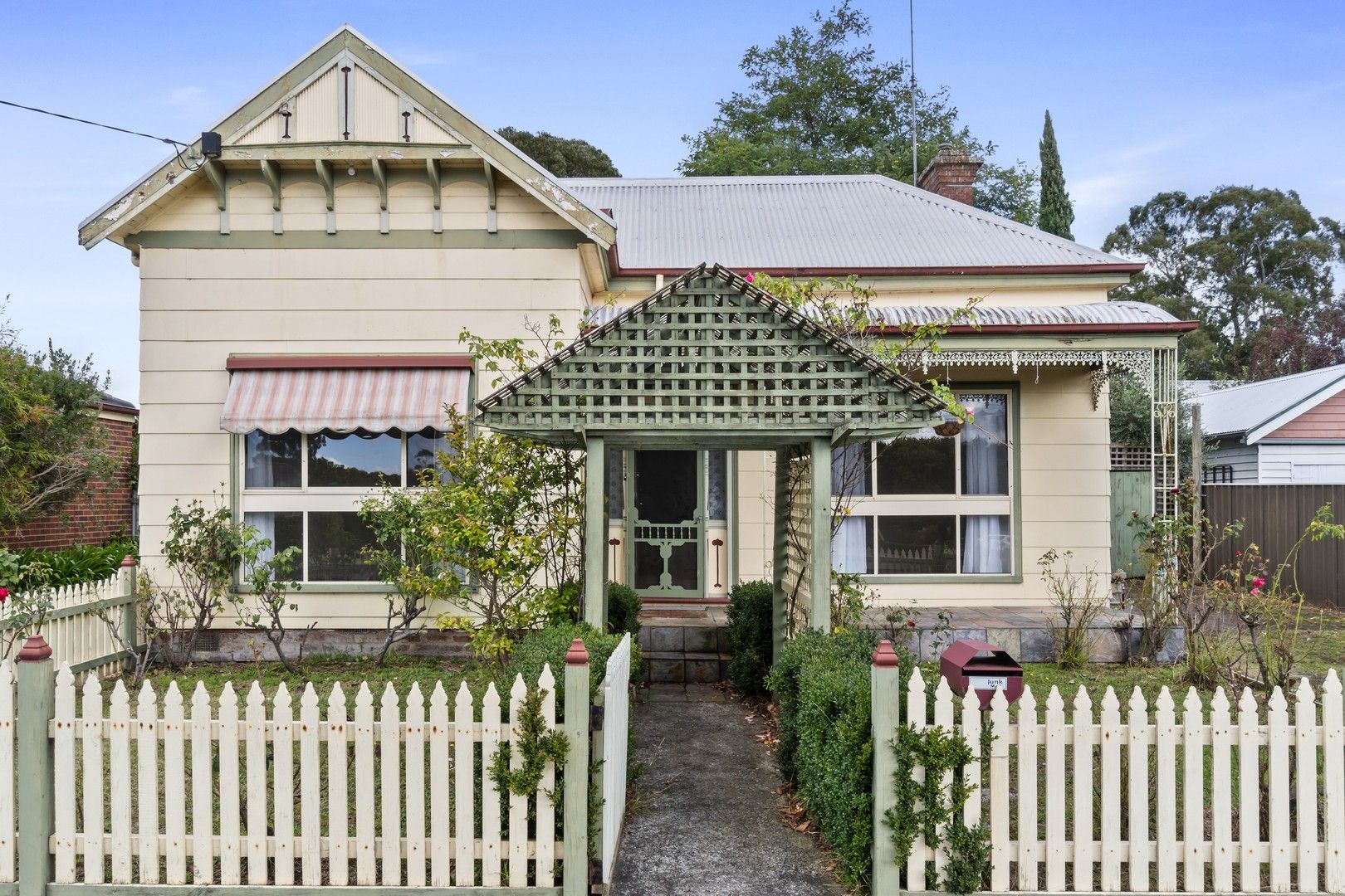 3 Queen St, Colac VIC 3250 House For Rent Domain