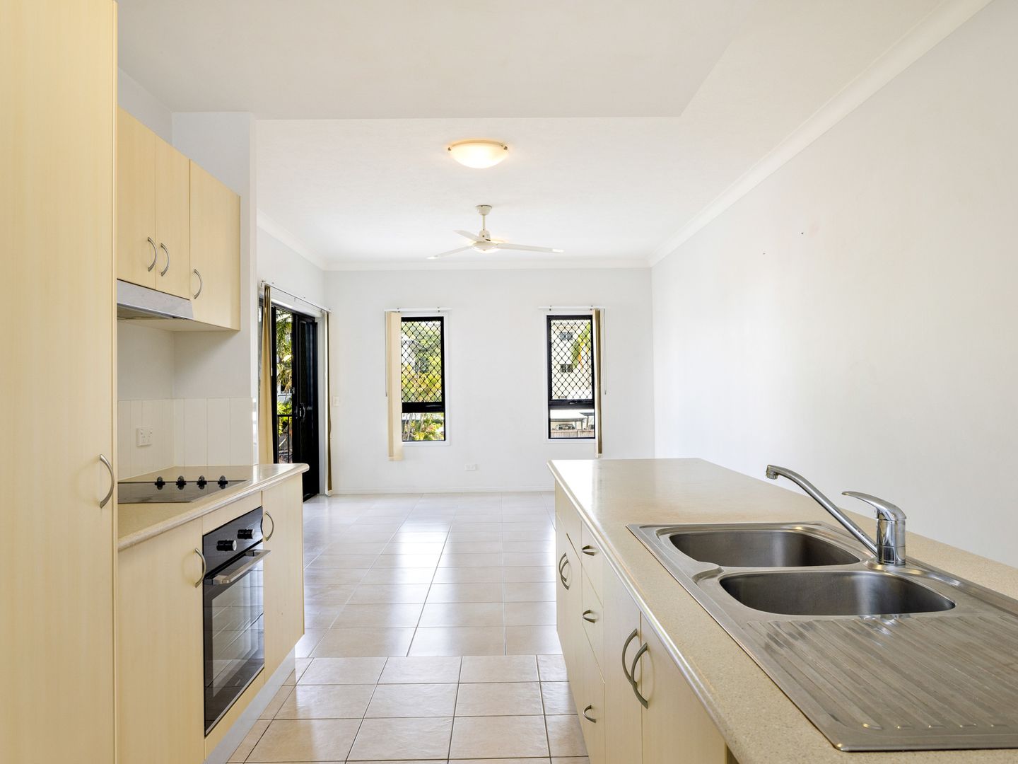 2/93-95 McLeod Street, Cairns City QLD 4870, Image 2