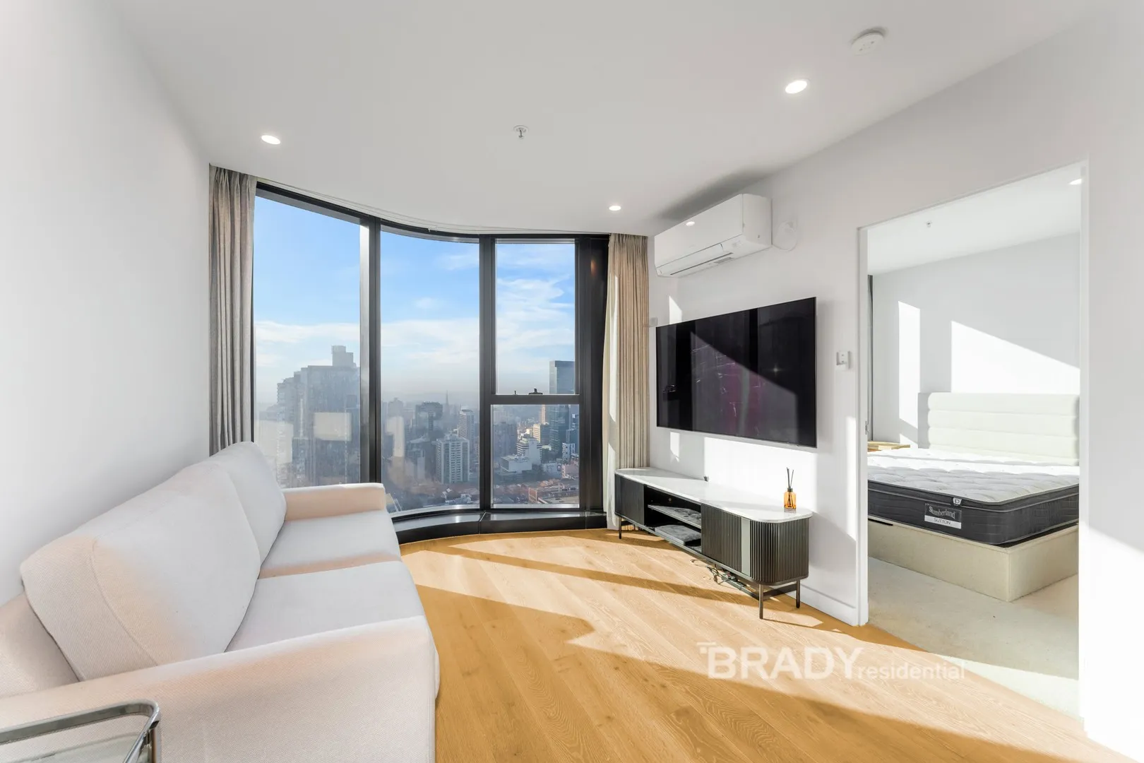LUXURIOUS FURNISHED APARTMENT WITH STUDY AT 380 MELBOURNE!, Melbourne