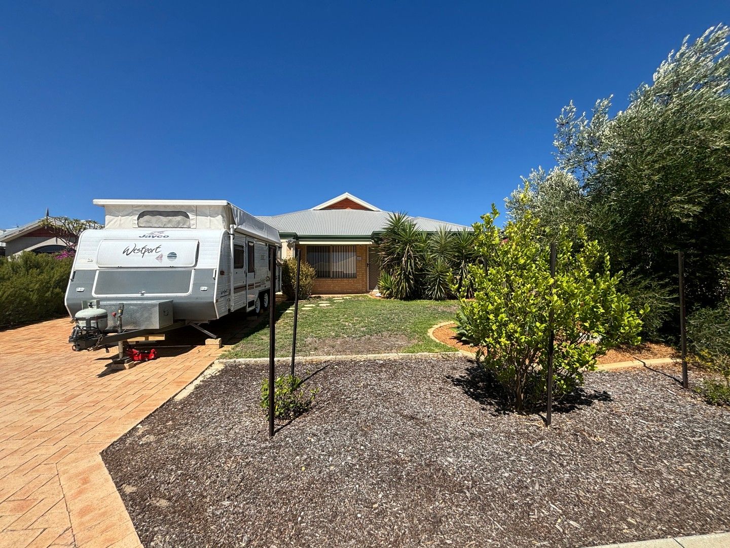 4 bedrooms House in 12 Glenallen Way ELLENBROOK WA, 6069
