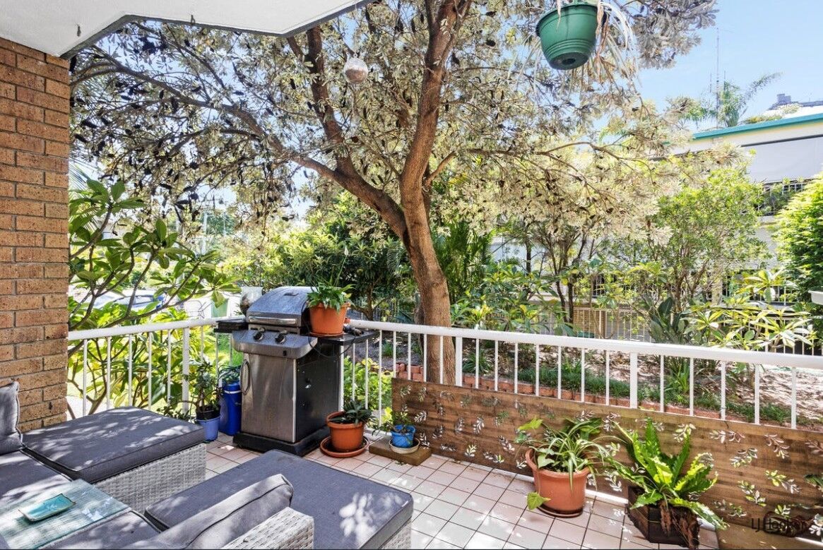 2 bedrooms Apartment / Unit / Flat in 1/14 Mawarra PALM BEACH QLD, 4221