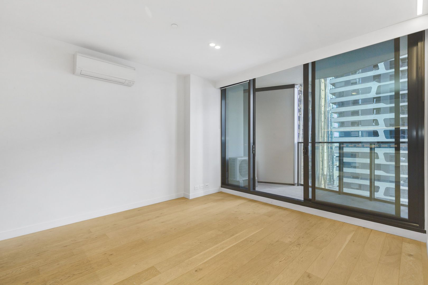 2005/442 Elizabeth Street, Melbourne VIC 3000, Image 2