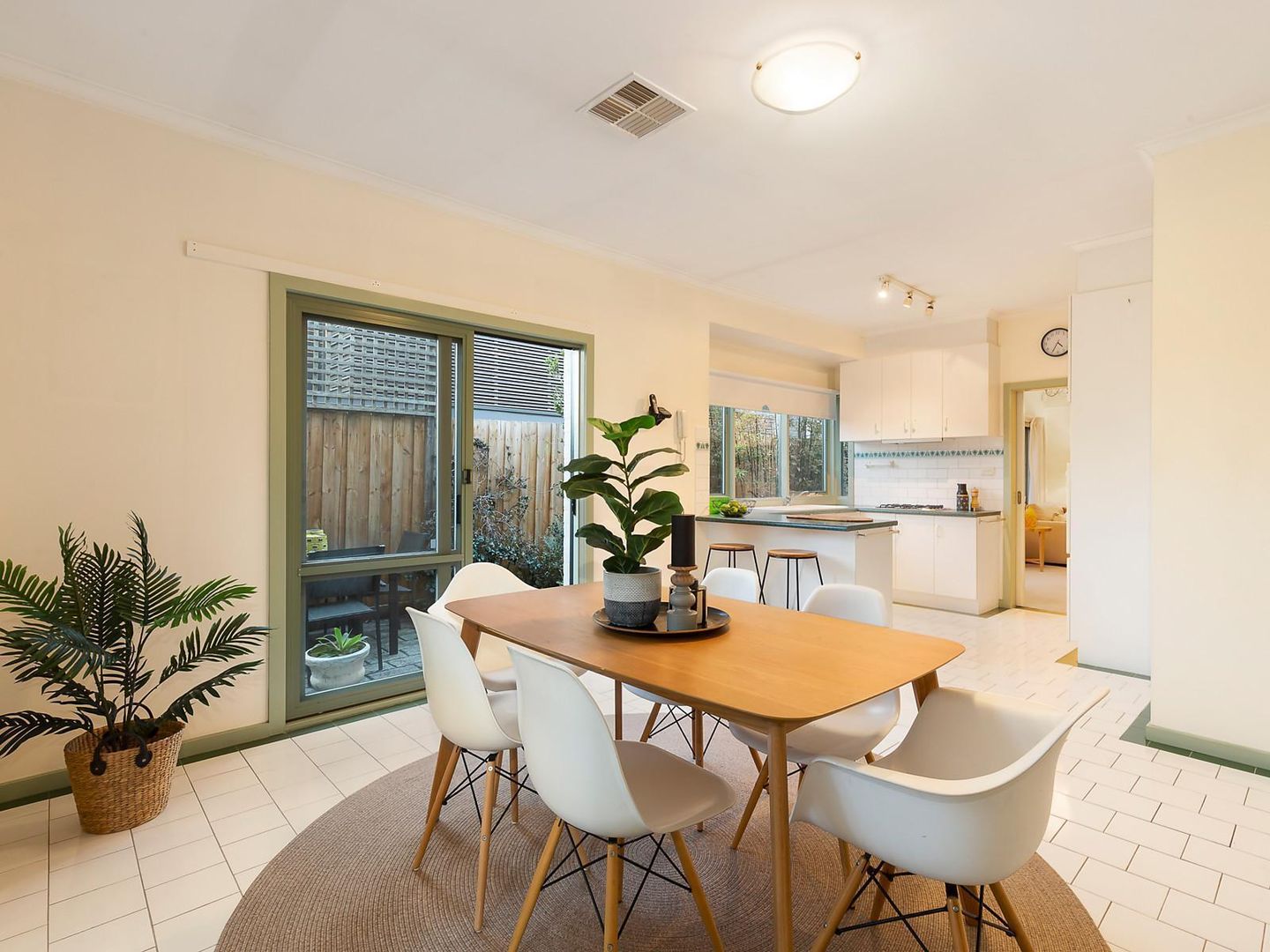 4/16 Dickens Street, Elwood VIC 3184, Image 2