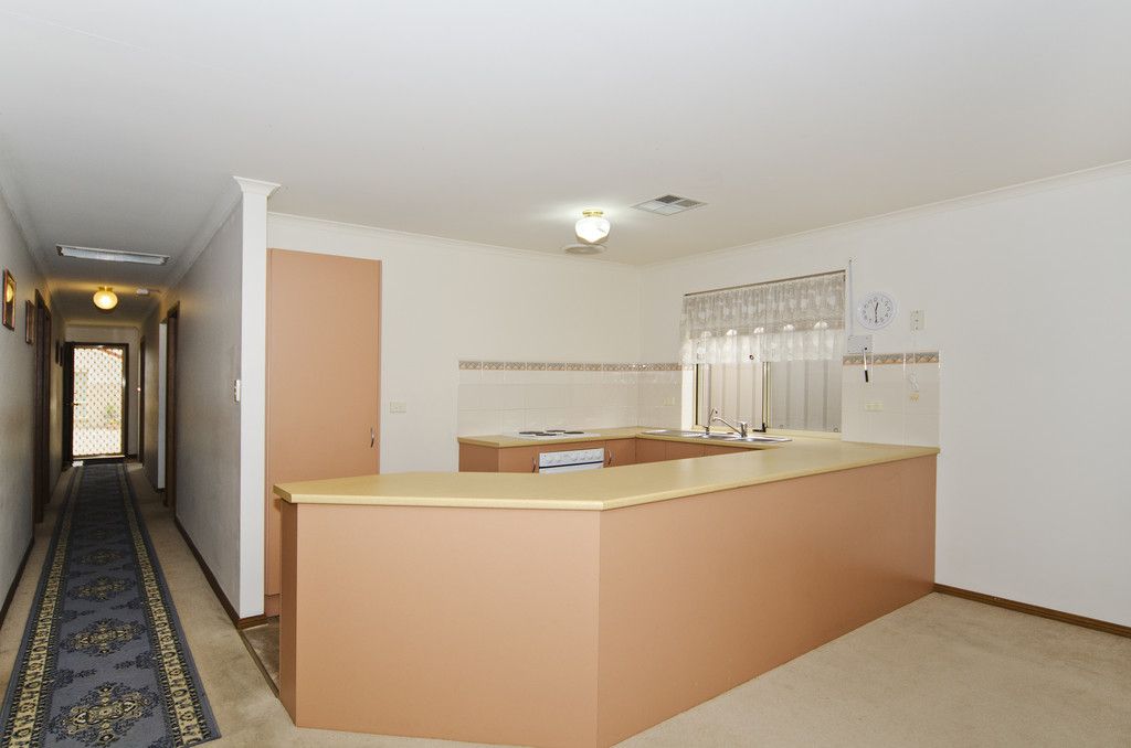 8/1 Island Way, SEAFORD SA 5169, Image 2