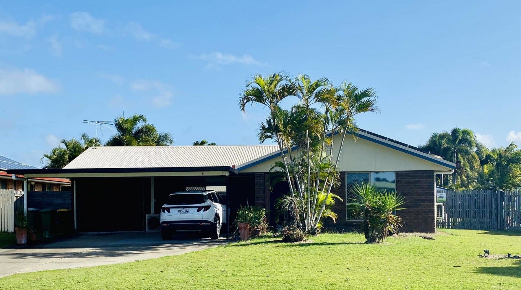 3 bedrooms House in 10 Freeman Ave SLADE POINT QLD, 4740