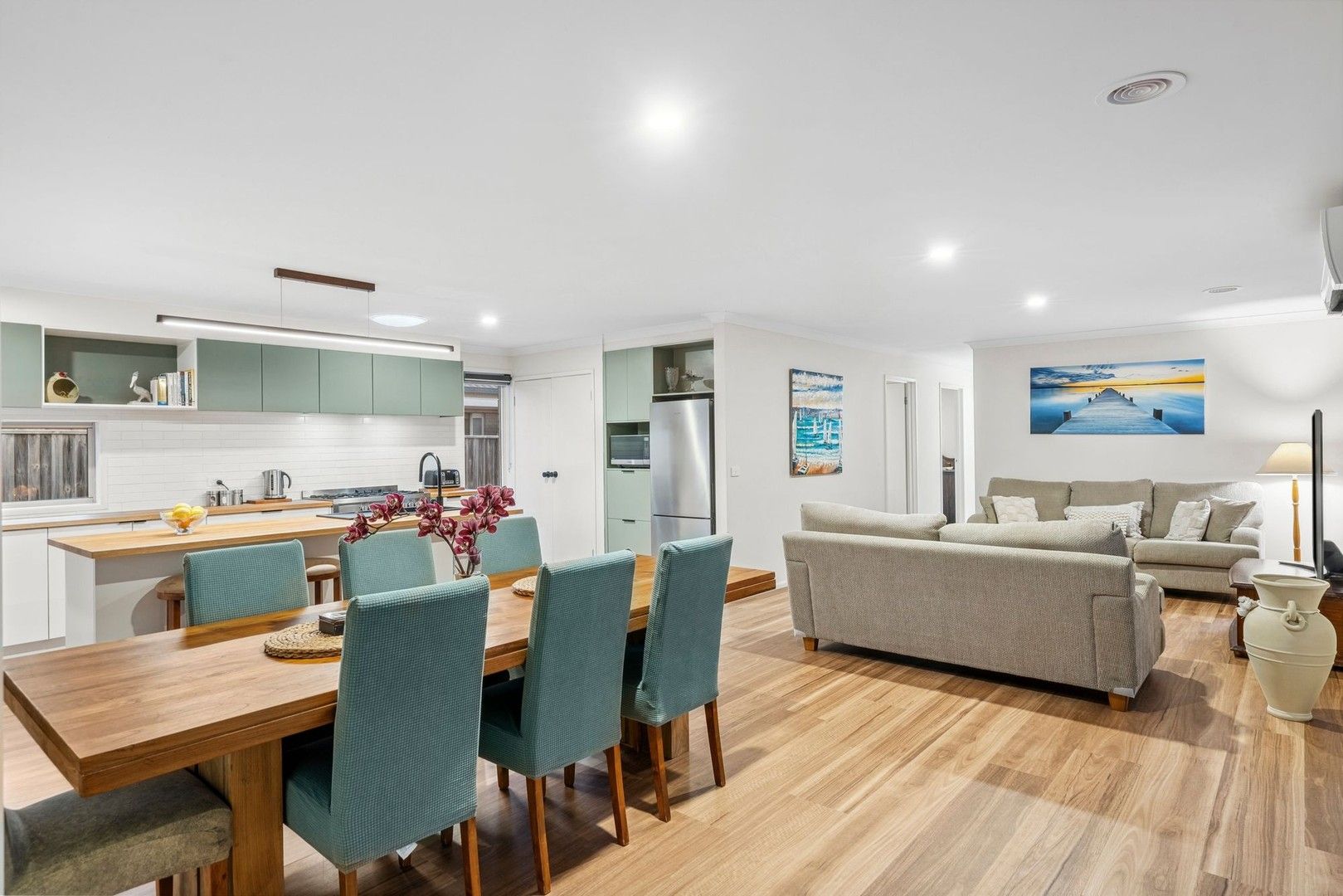 4 bedrooms House in 18 Two Bays Drive ST LEONARDS VIC, 3223