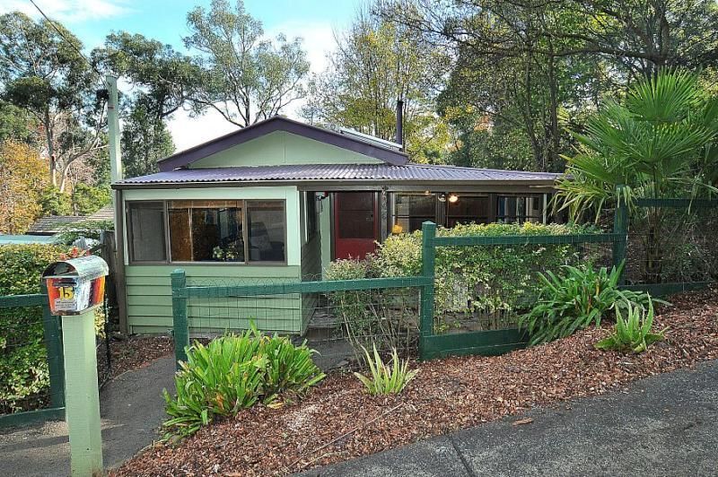 15 Kitchener Road, TECOMA VIC 3160, Image 0