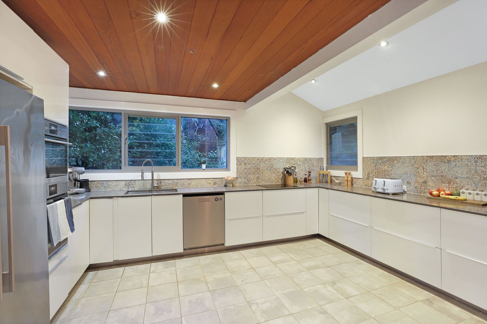 77 Washington Drive, Bonnet Bay NSW 2226, Image 2