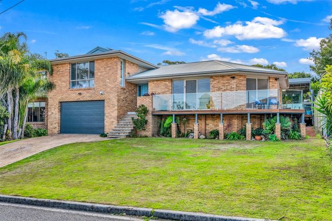 Picture of 37 Admiralty Avenue, TANILBA BAY NSW 2319