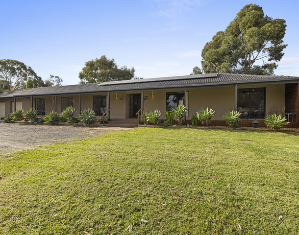 37 Earl Crescent, Bannockburn VIC 3331