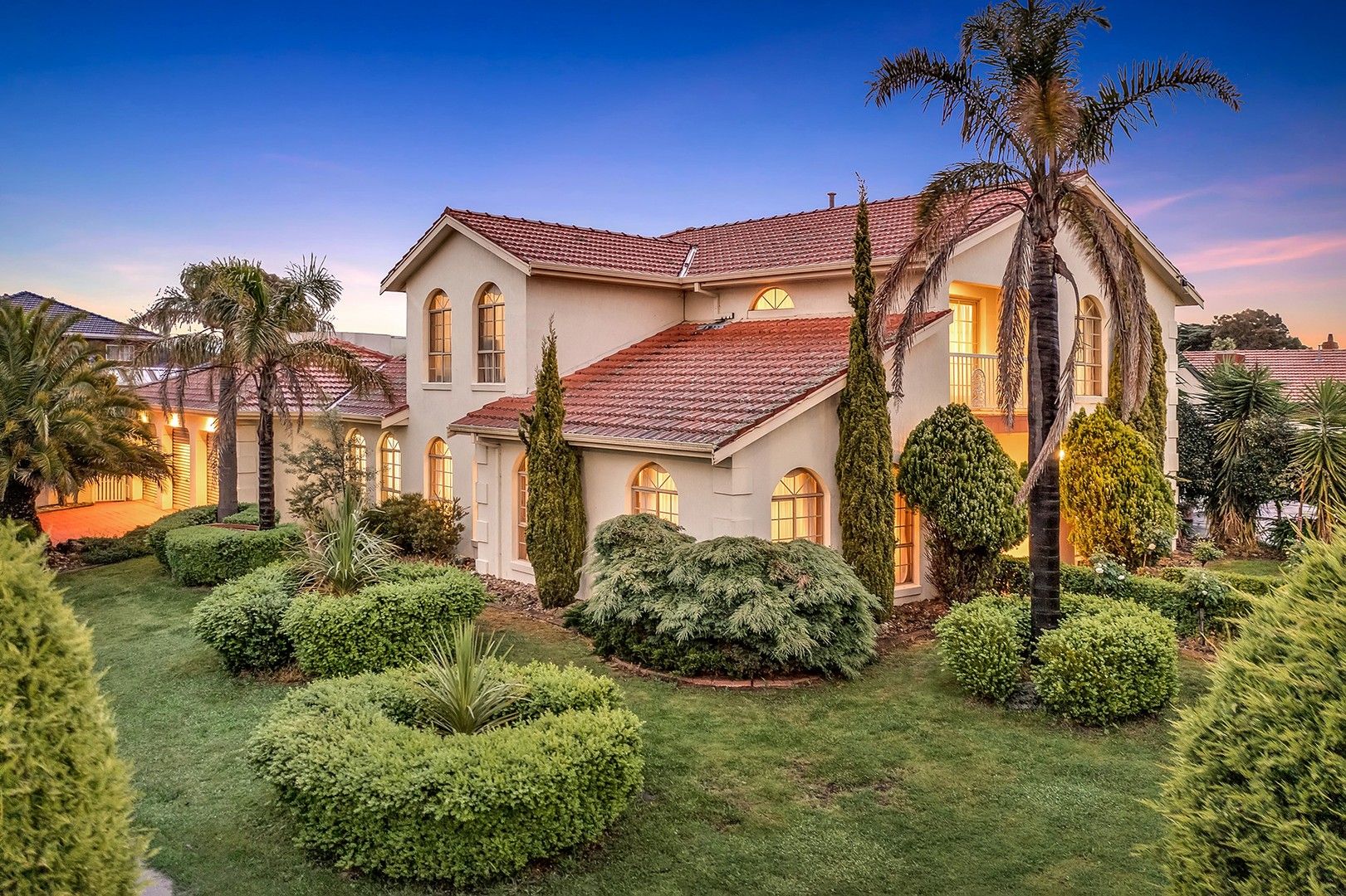 5 bedrooms House in 1 Newcastle Court GREENVALE VIC, 3059