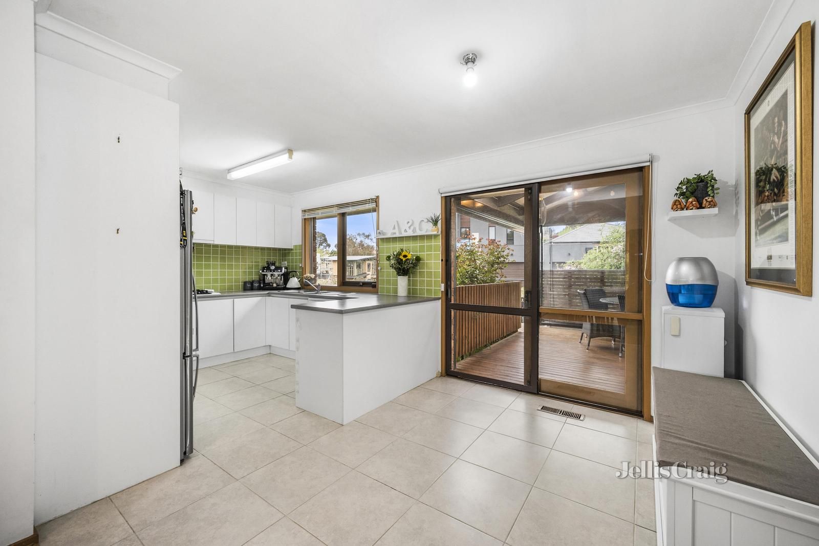 1/290 St Helena Road, St Helena VIC 3088, Image 2