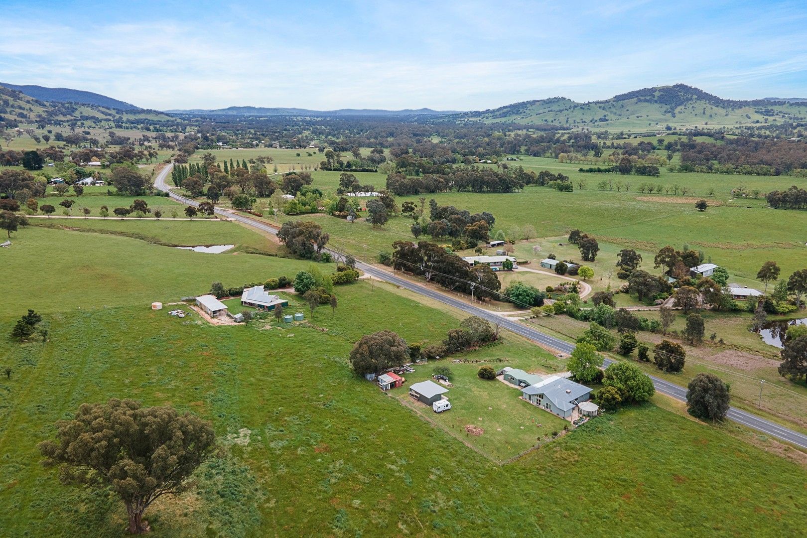 1662 Kiewa Valley Highway, Kiewa VIC 3691, Image 0