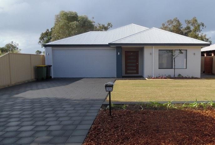 4 bedrooms House in 35 Stainsby Turn CANNING VALE WA, 6155