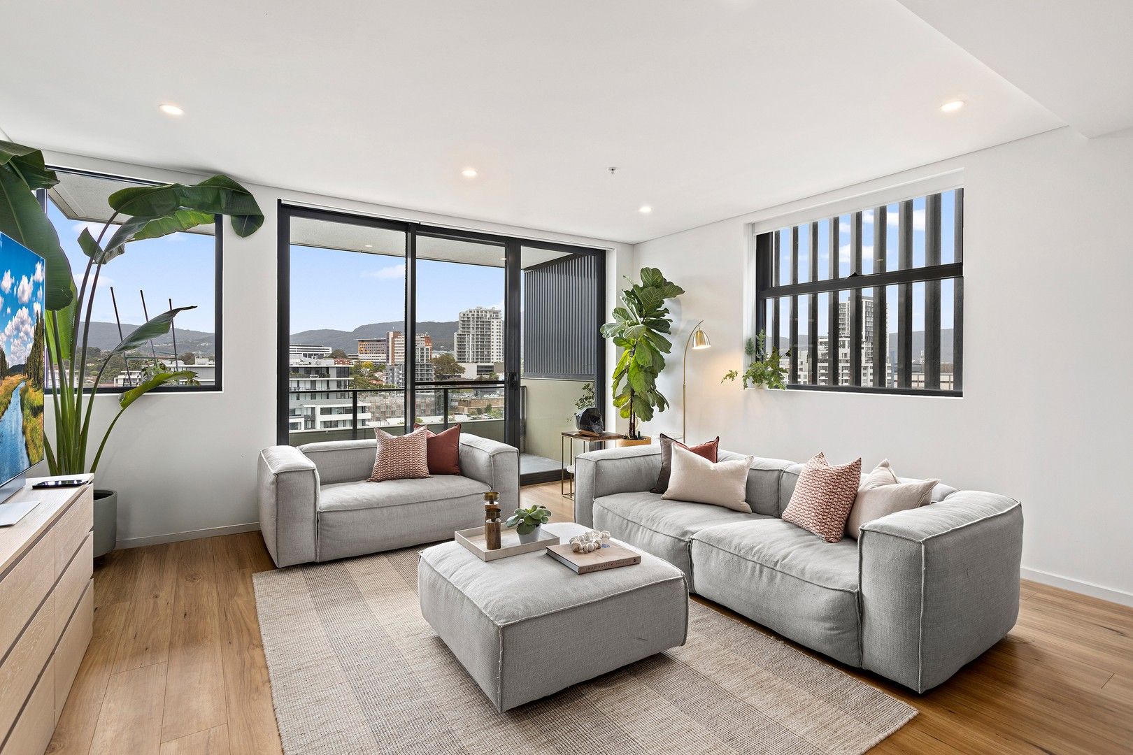 4 bedrooms Apartment / Unit / Flat in 1102/31 Atchison Street WOLLONGONG NSW, 2500