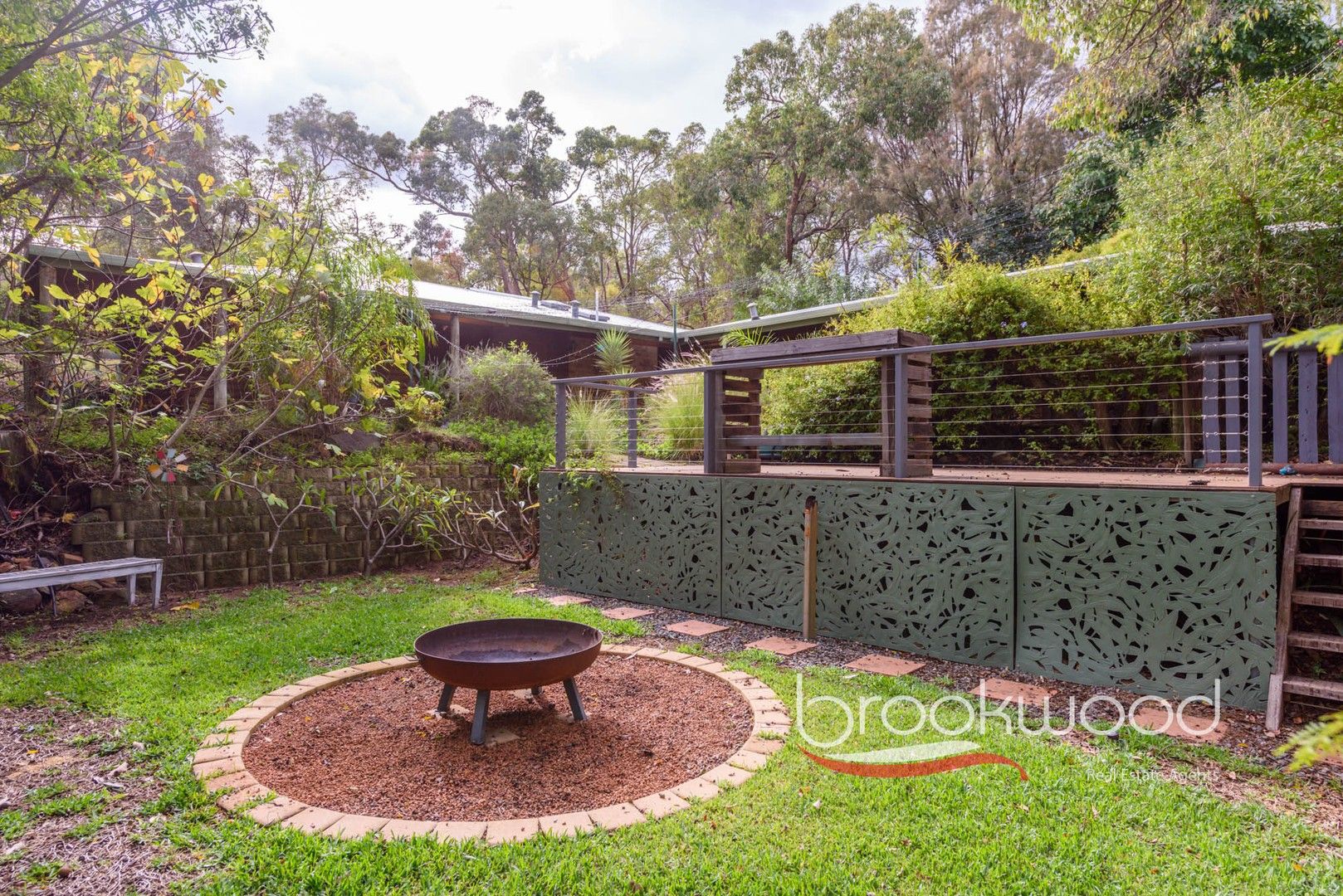 3 bedrooms House in 26 Dryandra Crescent DARLINGTON WA, 6070