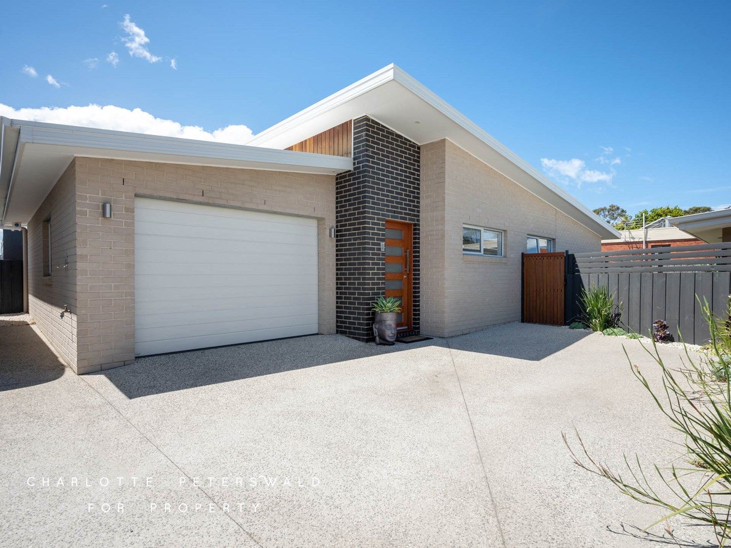 2/11 Balanada Street, Lauderdale TAS 7021, Image 0