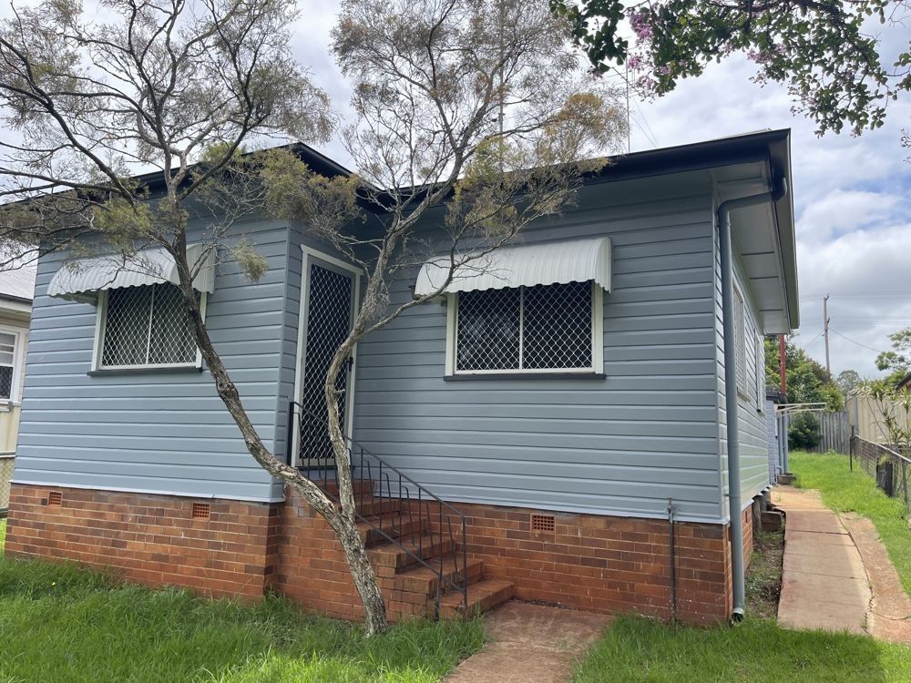 3 bedrooms House in 24 Loudon Street SOUTH TOOWOOMBA QLD, 4350