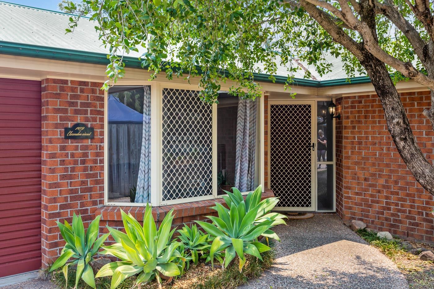 109 Clarendon Circuit, Forest Lake QLD 4078, Image 2