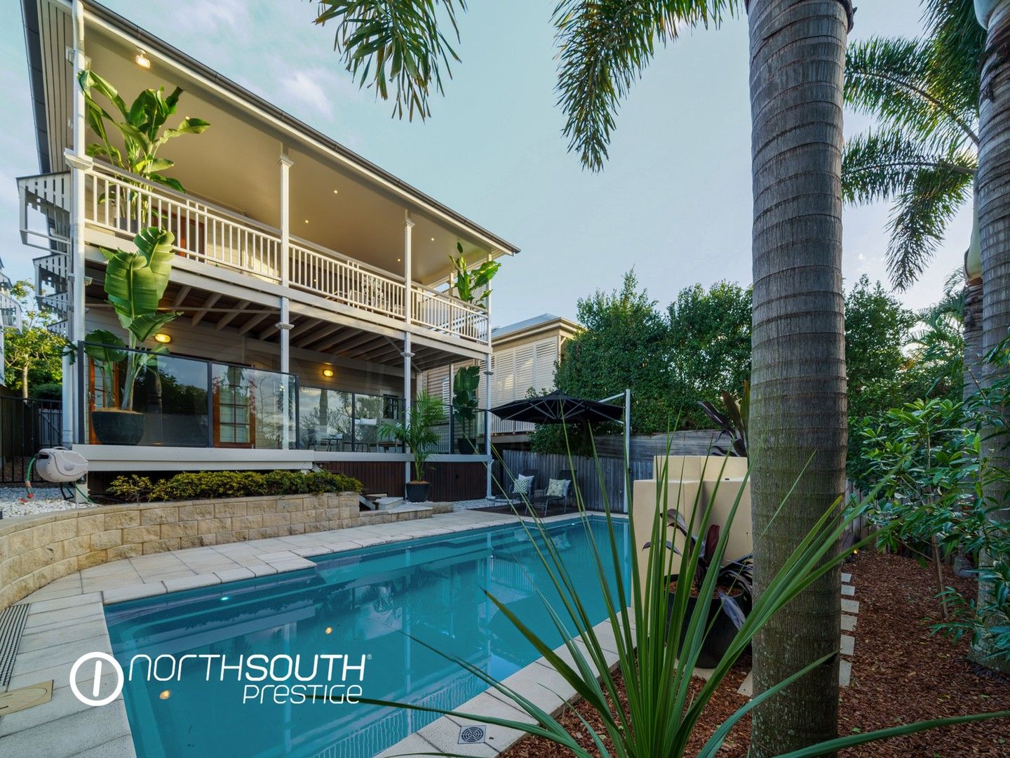 4 bedrooms House in 11 Beatrice Street BARDON QLD, 4065