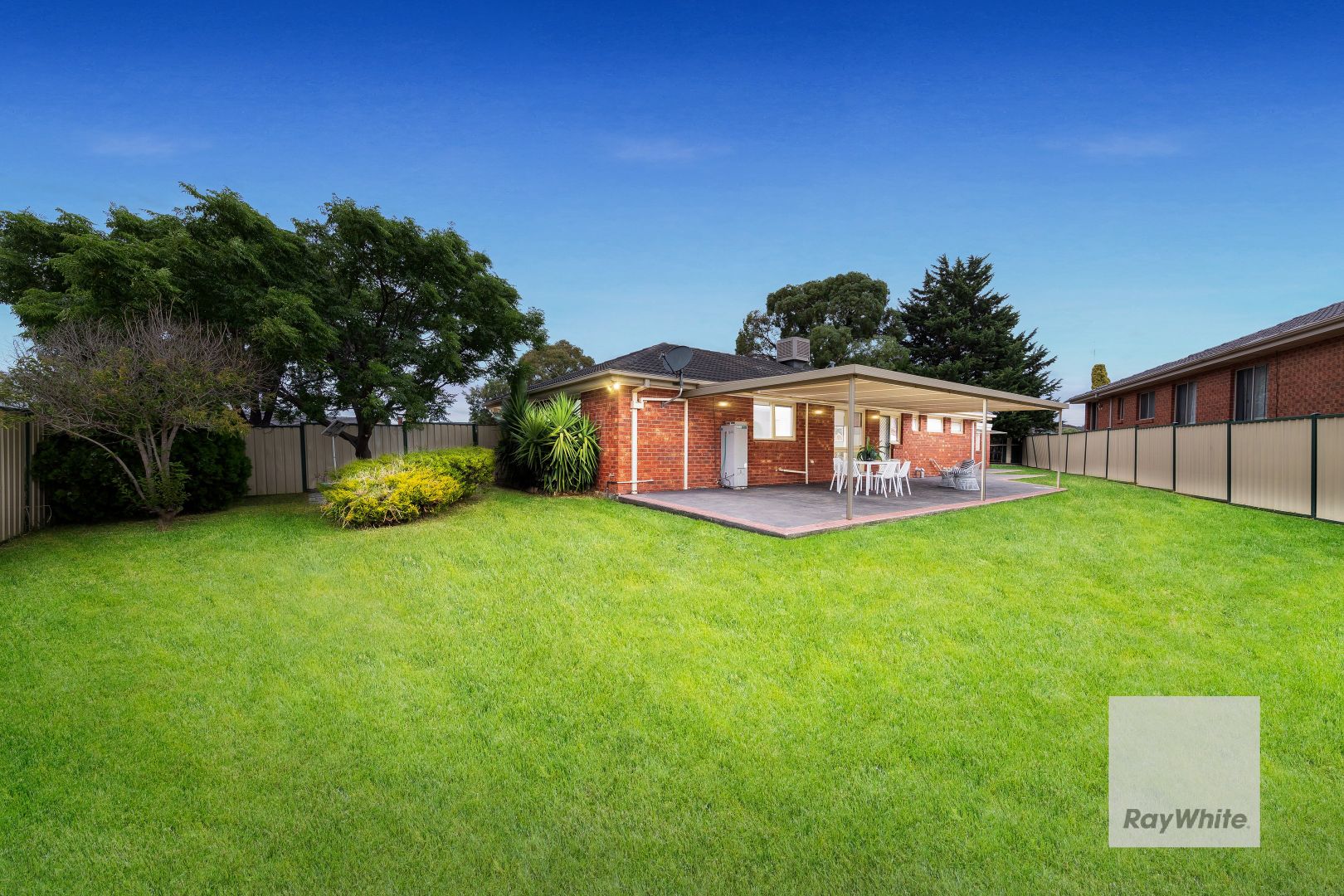 1 Ensign Grove, Taylors Lakes VIC 3038, Image 2