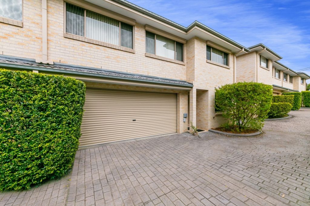3 bedrooms Townhouse in 3/21 Wattle Street EAST GOSFORD NSW, 2250