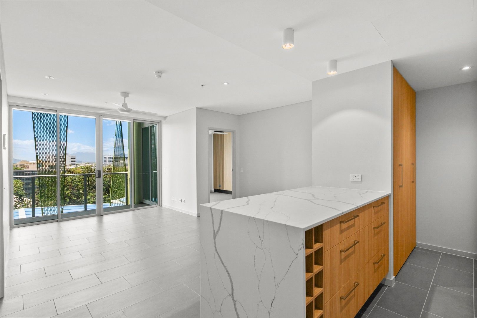 2 bedrooms Apartment / Unit / Flat in 508/163 Abbott Street CAIRNS CITY QLD, 4870