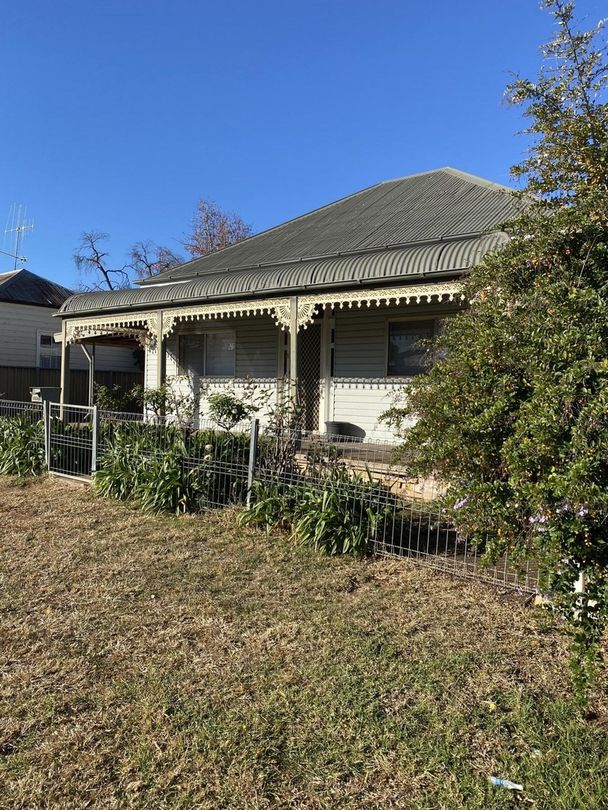 3 bedrooms House in 68 Simpson Street WELLINGTON NSW, 2820