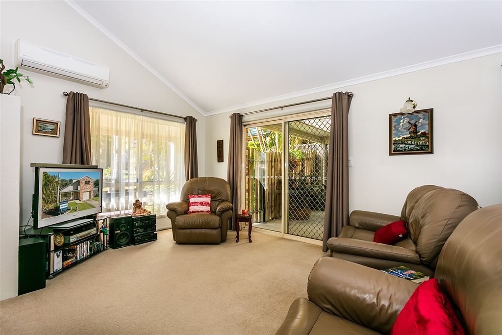 9 Mewing Crt, Windaroo QLD 4207, Image 2