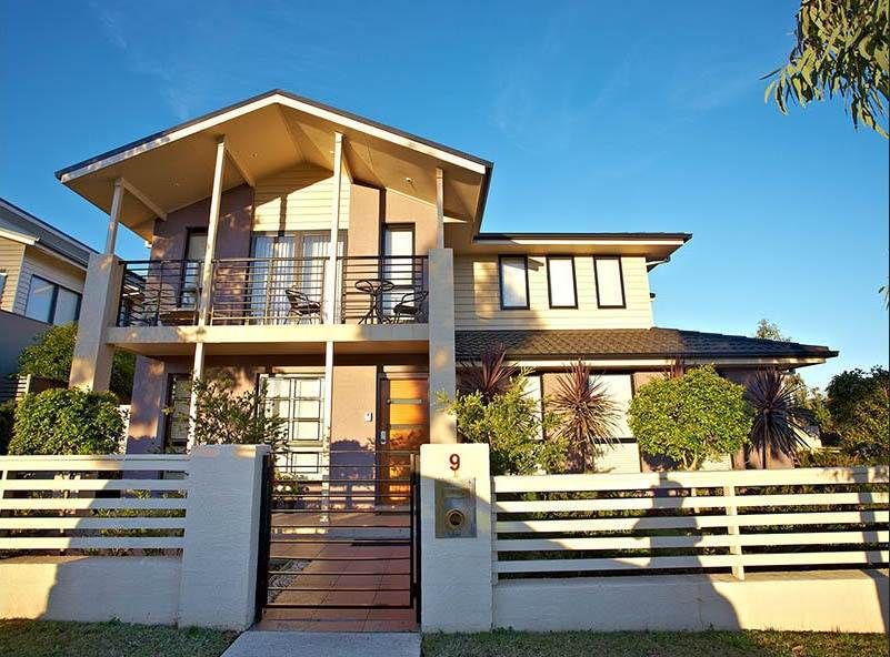 4 bedrooms House in 9 Townsend Crescent ROPES CROSSING NSW, 2760