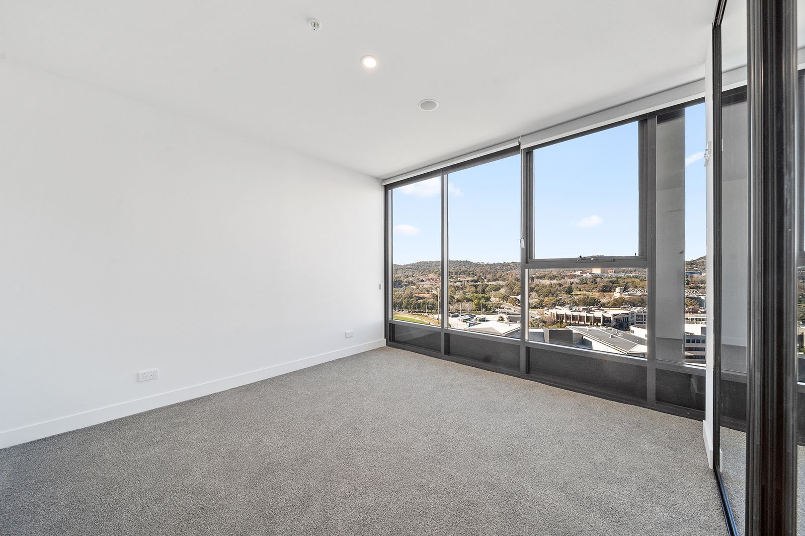 1/6 Furzer Street, Phillip ACT 2606, Image 2