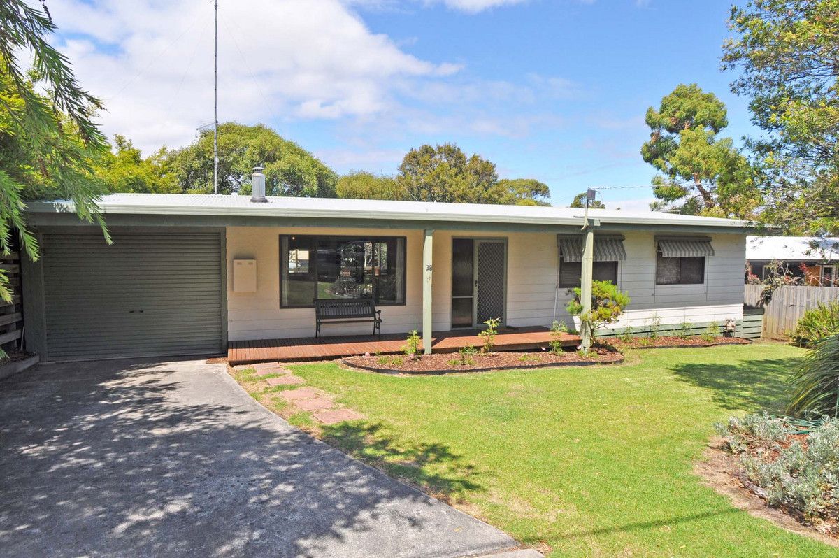 3 bedrooms House in 38 Beilby Avenue INVERLOCH VIC, 3996