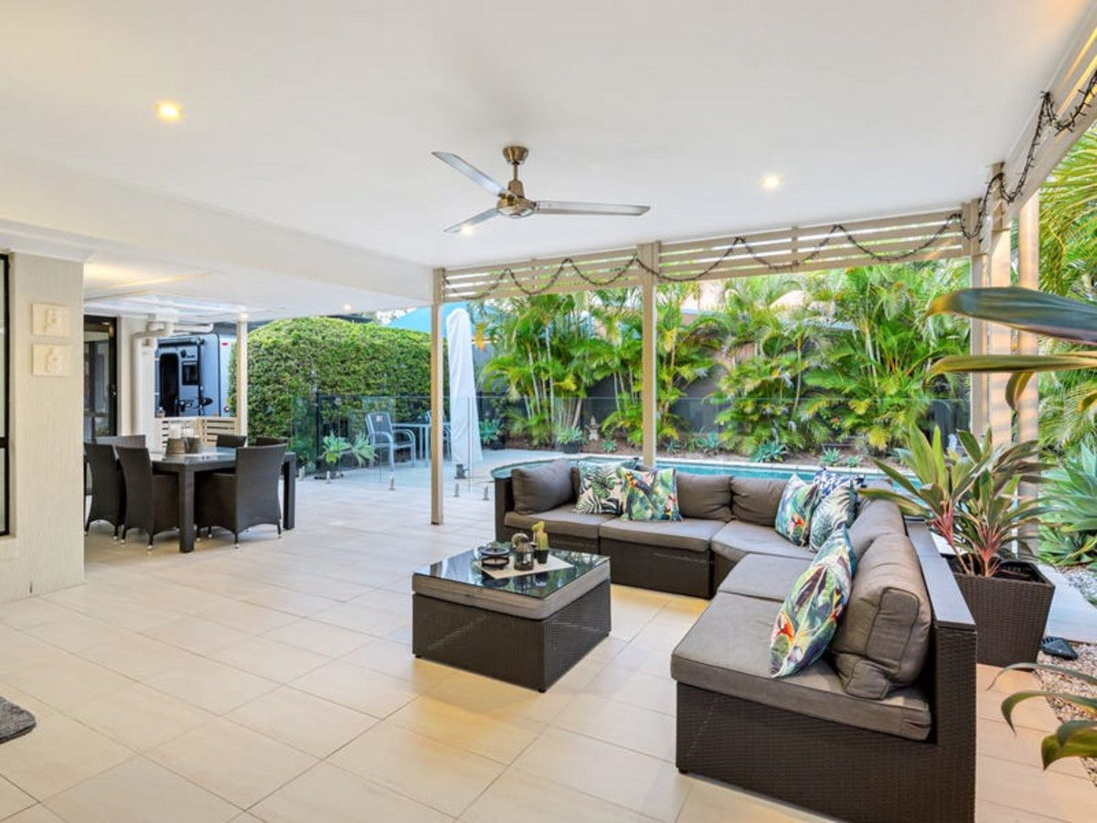 8 James Place, Sinnamon Park QLD 4073, Image 2