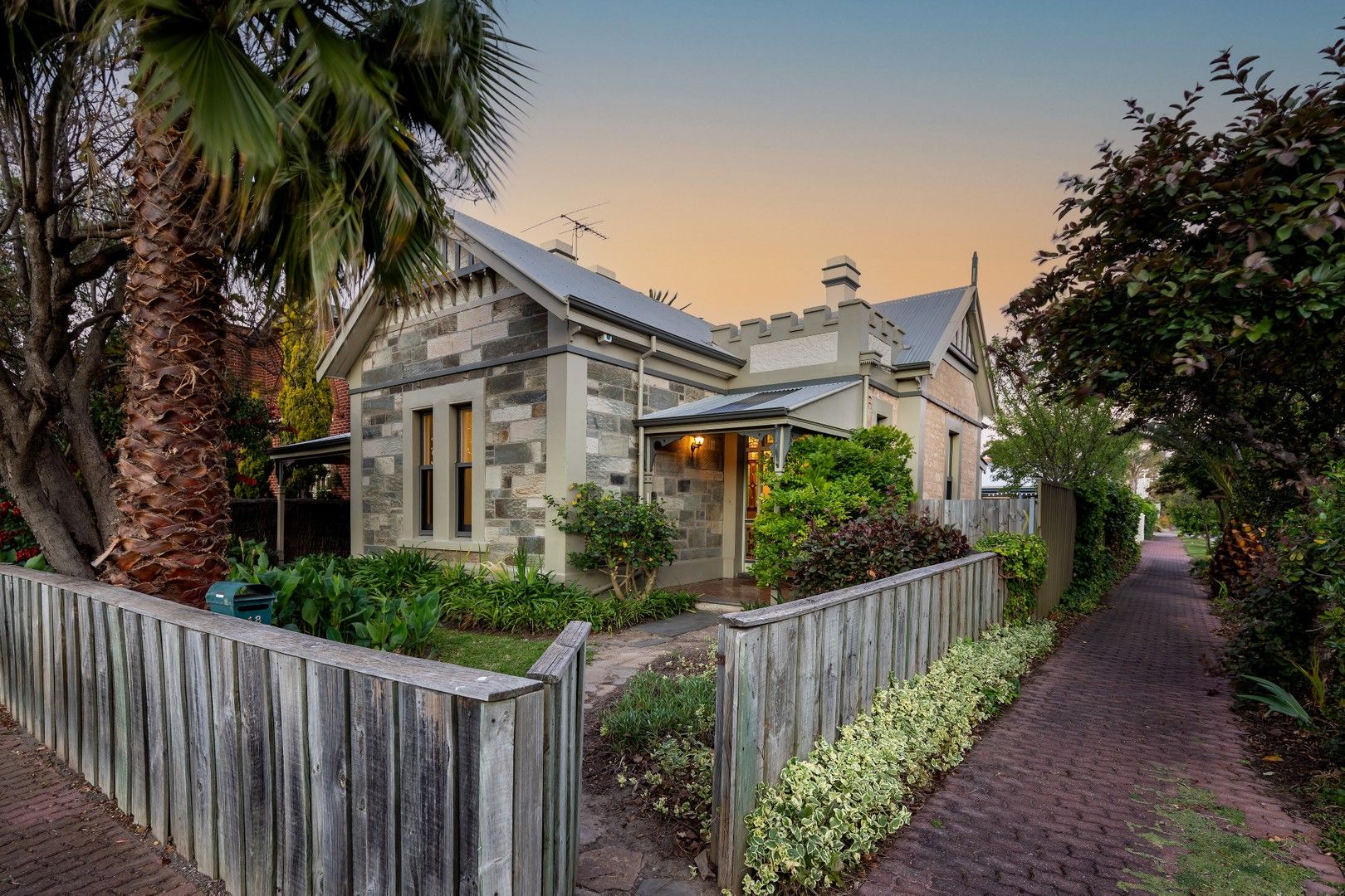 4 bedrooms House in 18 Ramsgate St GLENELG SOUTH SA, 5045