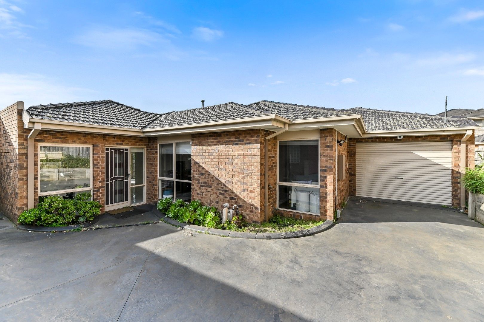 3 bedrooms Apartment / Unit / Flat in 2/4 Durward Avenue GLEN WAVERLEY VIC, 3150