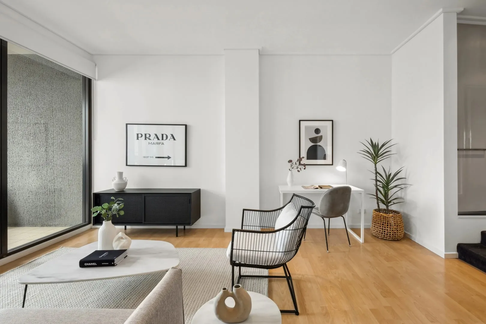 Oversized one-bedder in sought-after lifestyle complex, Alexandria