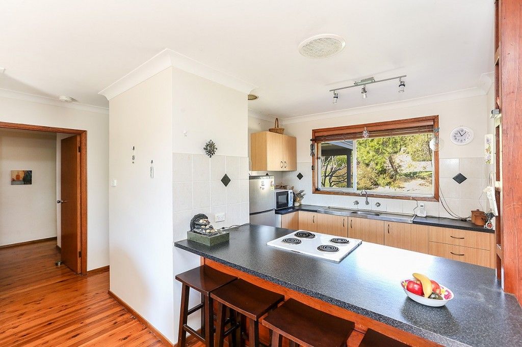 16 Ashford Parade, MEREWETHER HEIGHTS NSW 2291, Image 2