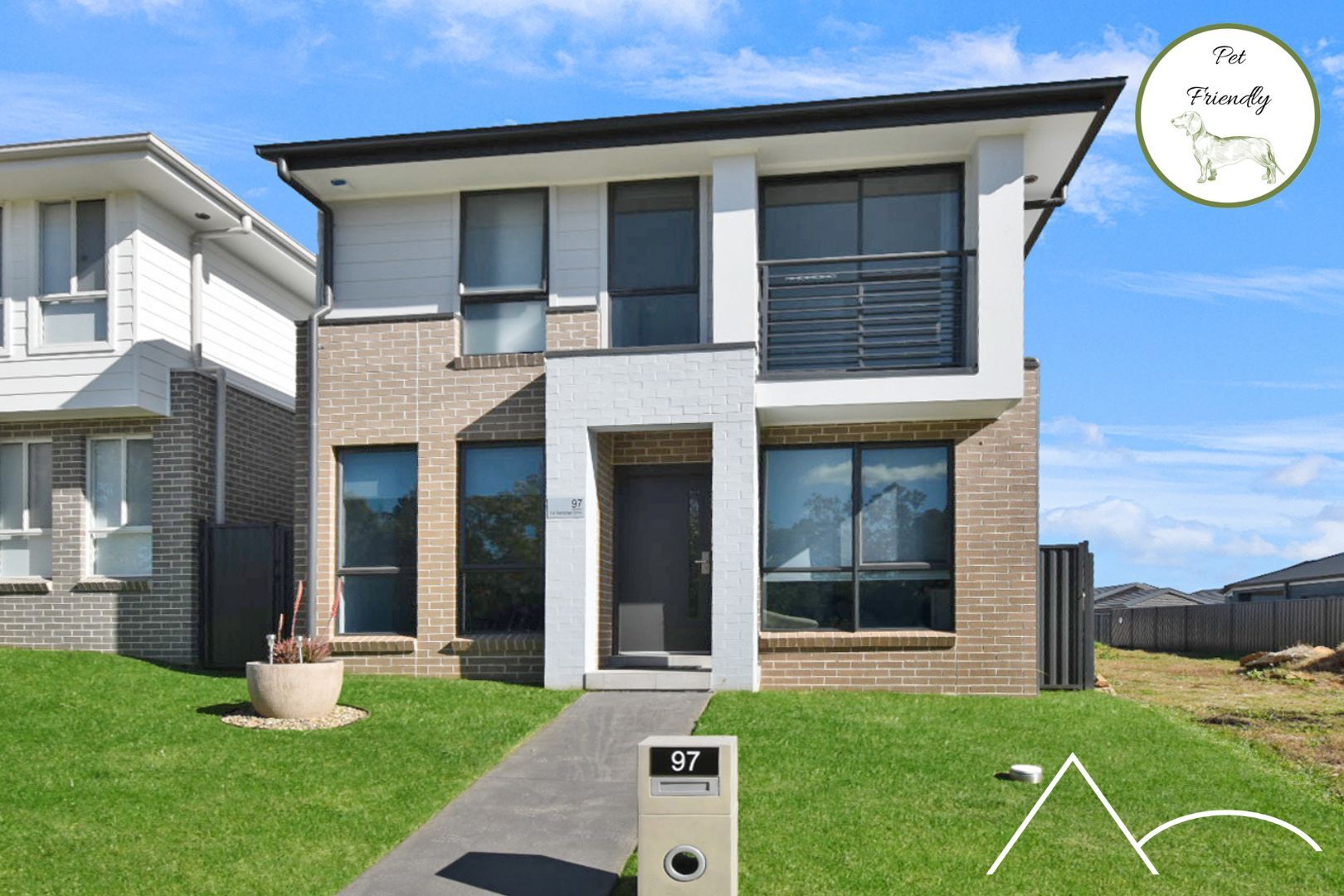 4 bedrooms House in 97 Liz Kernohan Drive ELDERSLIE NSW, 2570