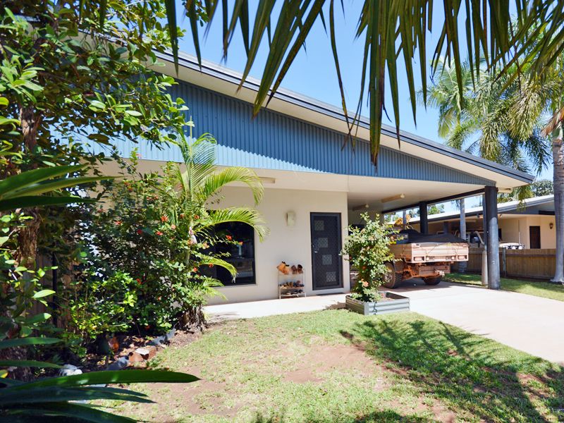 2/7 Pandanus Parade, Nanum QLD 4874, Image 1